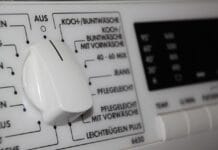 Odświeżanie jedwabnej bluzki między praniami