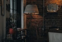 Przytulny salon w stylu vintage z miękkim świat