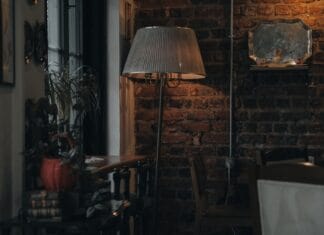 Przytulny salon w stylu vintage z miękkim świat