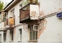 Pęknięcia na betonowym balkonie – czym je wypełnić przed malowaniem i hydroizolacją? Pęknięcia na betonowym balkonie – czym je wypełnić przed malowaniem i hydroizolacją?